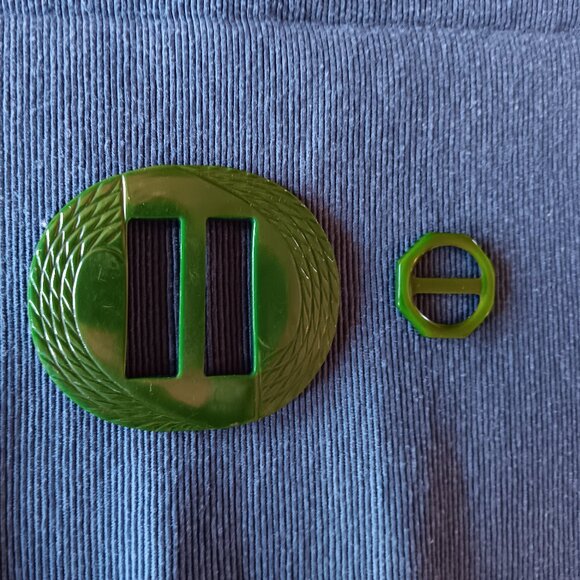 Vintage Carved Green Bakelite Belt Buckles Art Deco - Picture 1 of 3